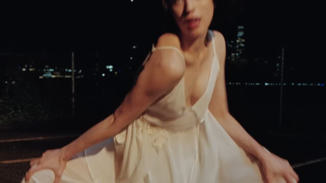 Margaret Qualley sexy – Tiny Moves (2024)