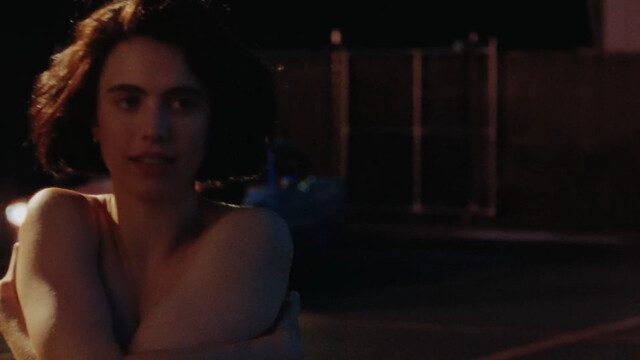 Margaret Qualley sexy – Tiny Moves (2024)