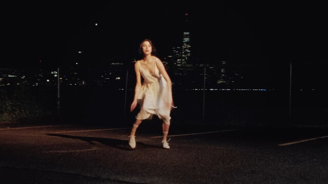 Margaret Qualley sexy – Tiny Moves (2024)