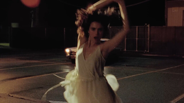 Margaret Qualley sexy – Tiny Moves (2024)