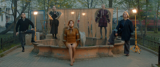 Darya Zhovner sexy – Blondinka (2023)