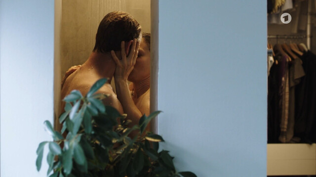 Henriette Richter-Röhl sexy – Zum Glück gibt's Schreiner (2020)