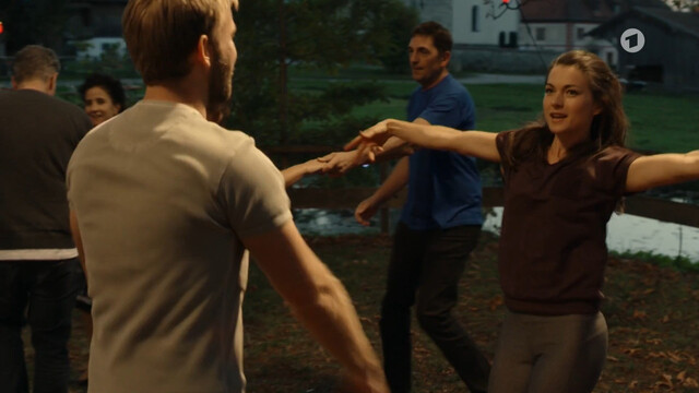 Henriette Richter-Röhl sexy – Zum Glück gibt's Schreiner (2020)