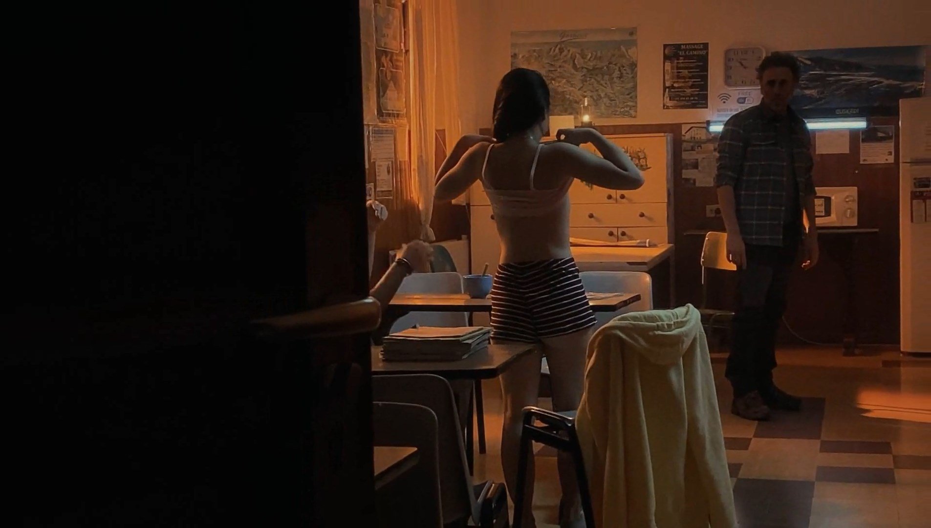 Songa Park sexy – Caminantes s01e01 (2020)