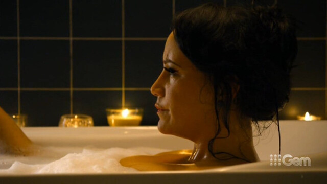 Bronwyn Turei sexy – The Brokenwood Mysteries s02e04 (2015)