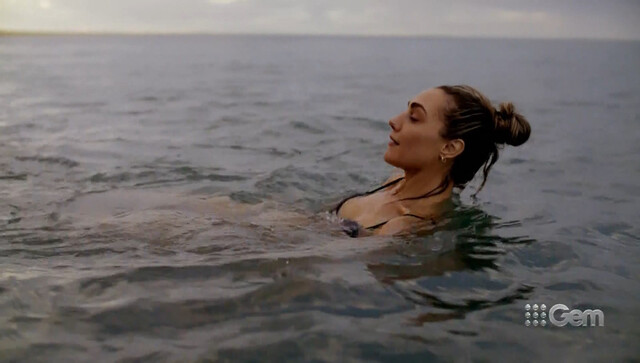 Hannah Levien sexy – The 13th Summer (2022)