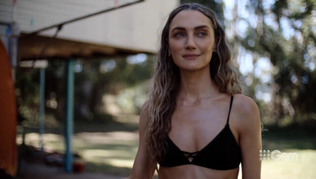 Hannah Levien sexy – The 13th Summer (2022)