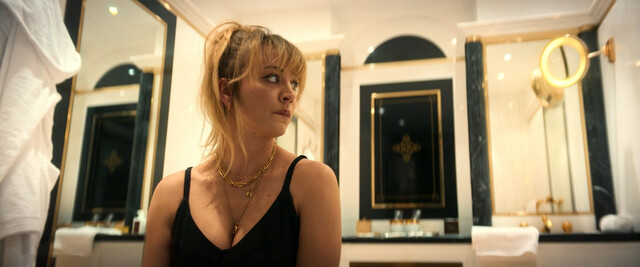 Kaley Cuoco sexy – Role Play (2023)