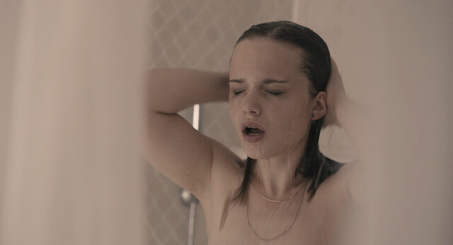 Jasna Fritzi Bauer nude – Scherbenpark (2013)