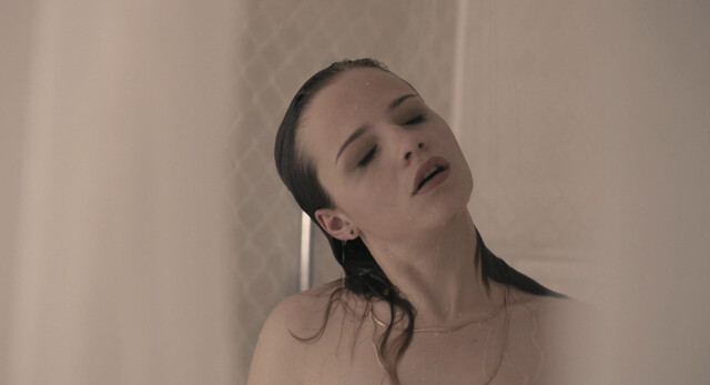 Jasna Fritzi Bauer nude – Scherbenpark (2013)