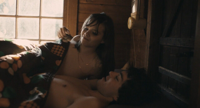 Jasna Fritzi Bauer nude – Scherbenpark (2013)