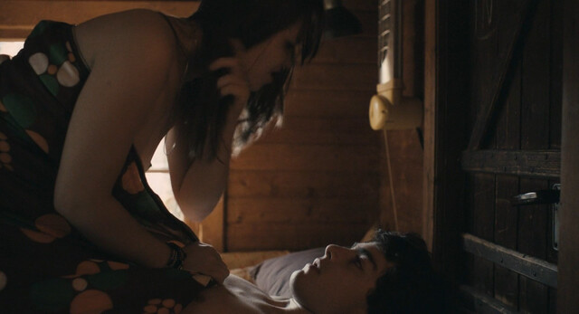 Jasna Fritzi Bauer nude – Scherbenpark (2013)