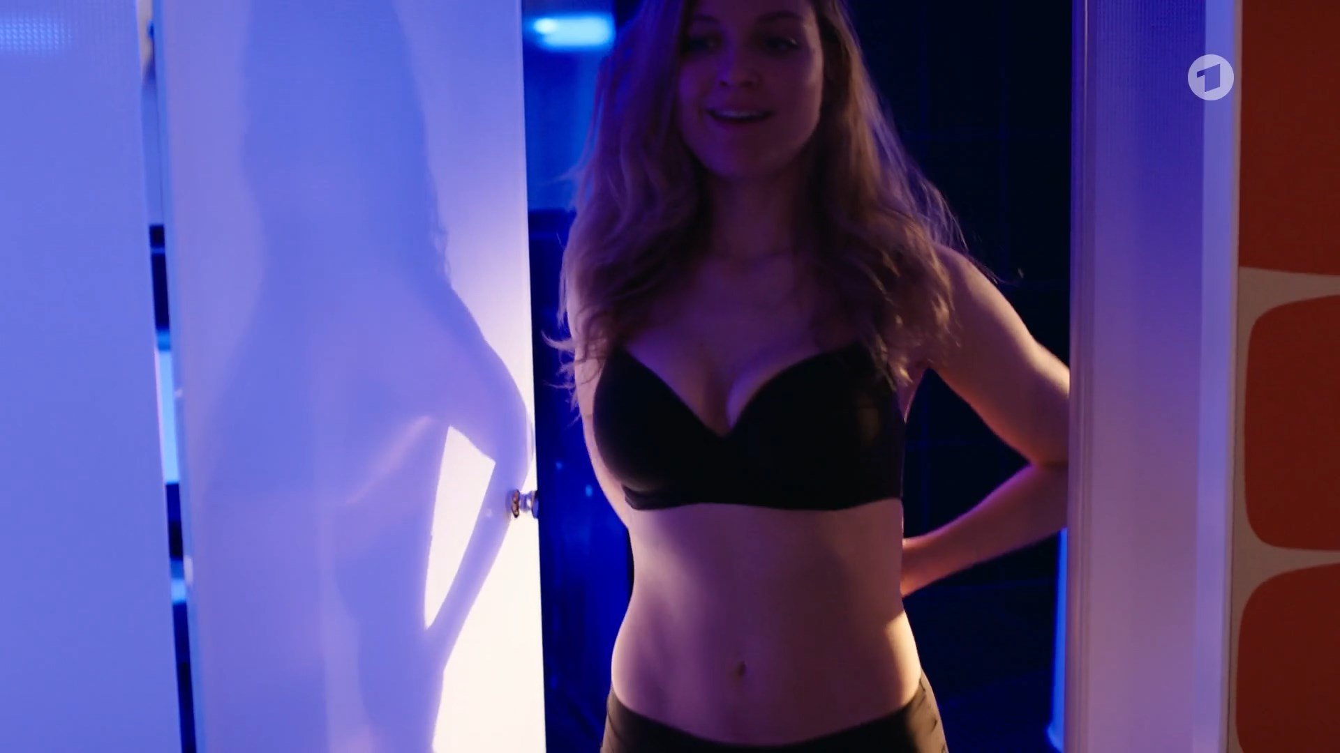 Lara Mandoki sexy – Wenn Papa auf der Matte steht (2023)