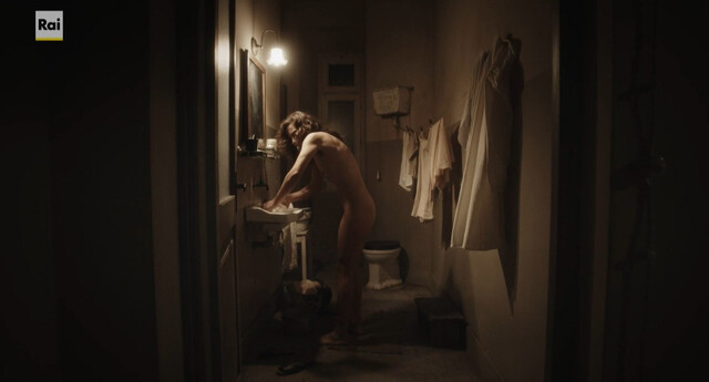 Jasmine Trinca nude – La Storia s01e01 (2024)