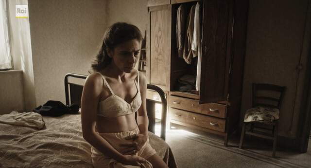 Jasmine Trinca nude – La Storia s01e01 (2024)