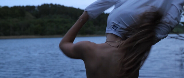 Mathilde Wedell-Wedellsborg sexy – Refugium (2022)