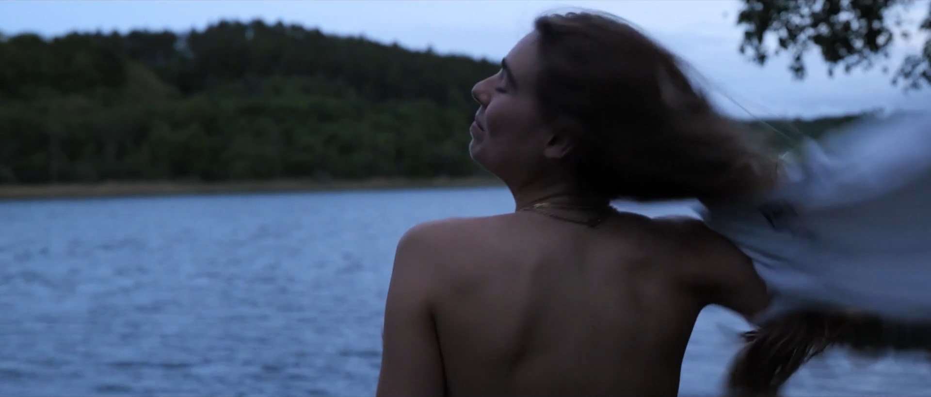 Mathilde Wedell-Wedellsborg sexy – Refugium (2022)