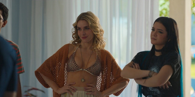 Monique Alfradique sexy – A Vampire in the Family (Meu Cunhado é um Vampiro) (2023)