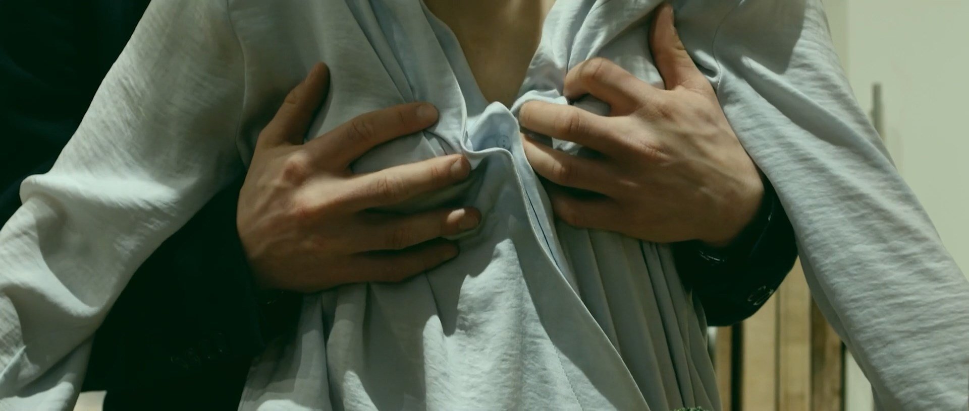 Lea Bach Nielsen sexy – Svin (2023)