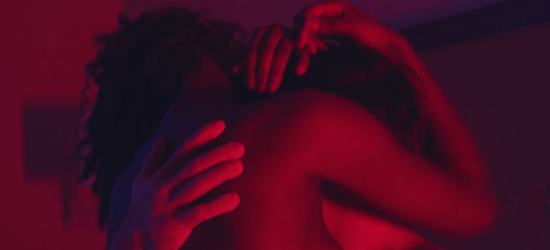 Kelah Winfield sexy – Inexistent (2023)