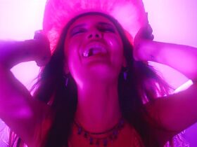 Naomi Sequeira sexy – Paper Dolls s01e04 (2023)