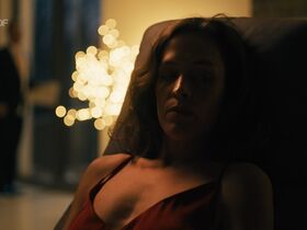 Katharina Lorenz sexy – Mord in der Familie - Der Zauberwürfel s01e02e04 (2021)