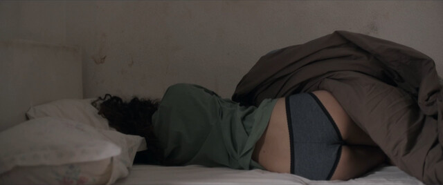 Manal Issa sexy – The Sea Ahead (Albahr 'amamakum) (2021)