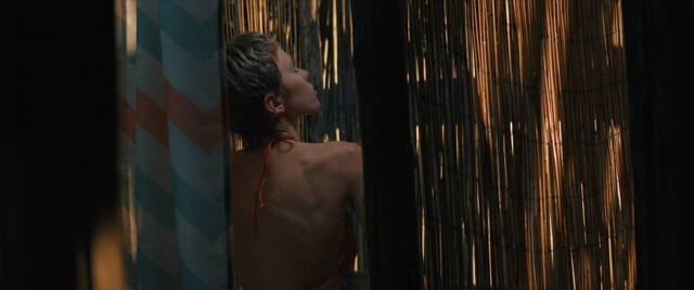 Carolina Sala nude – Supernova (Noi anni luce) (2023)