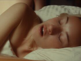 Valerie Huber sexy – Klammer - Chasing the Line (2021)