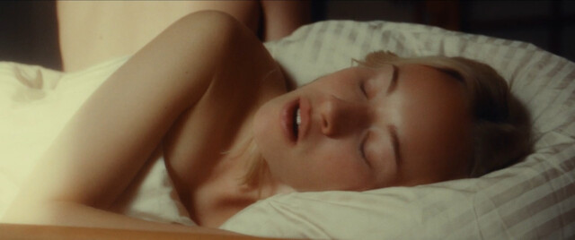 Valerie Huber sexy – Klammer - Chasing the Line (2021)