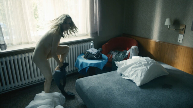 Stefanie Stappenbeck nude – Der 7. Tag (2017)