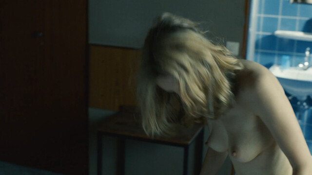 Stefanie Stappenbeck nude – Der 7. Tag (2017)