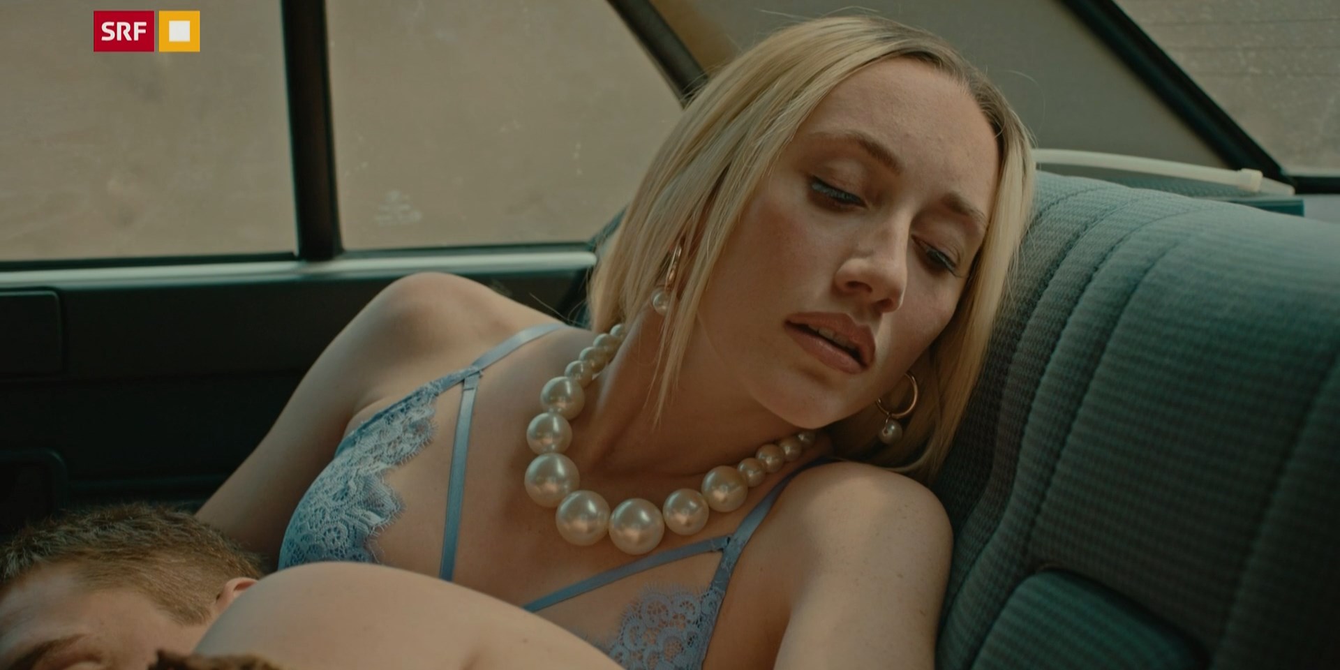 Annalena Miano sexy – Tschugger s03e05 (2023)