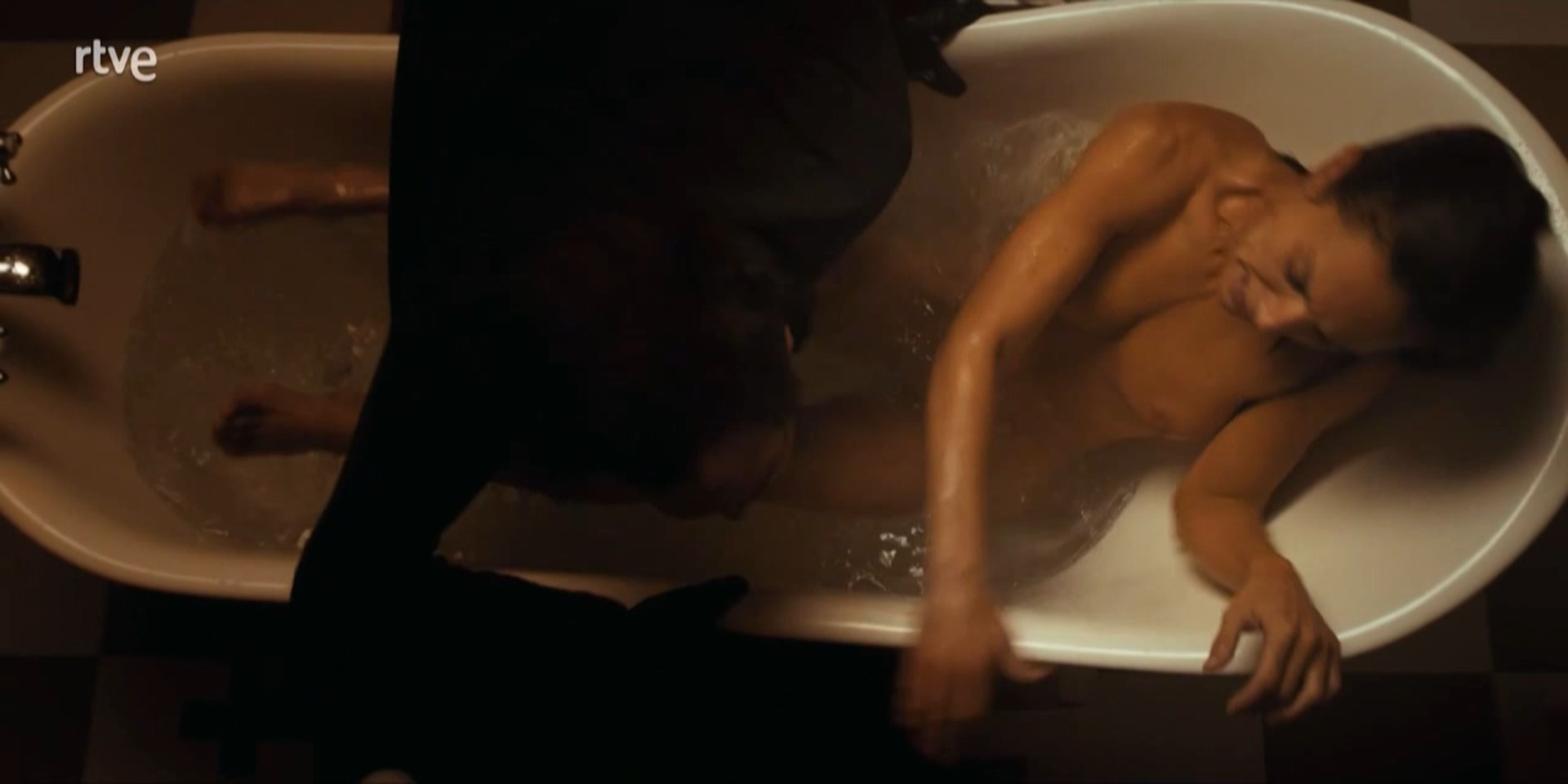 Maribel Verdú nude – Ana Tramel. El juego s01e01-05 (2021)