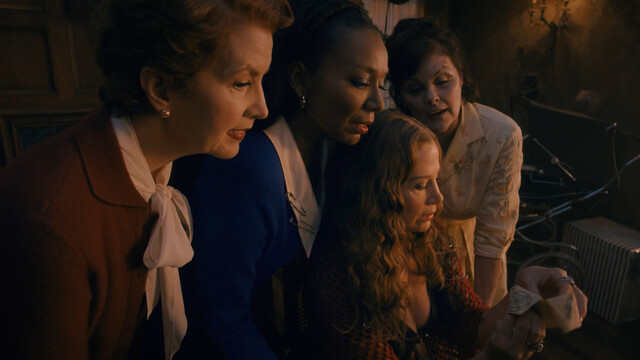 Mira Sorvino sexy – Shining Vale s02e07 (2023)