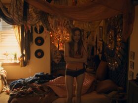 Grace Van Dien sexy – What Comes Around (2022)