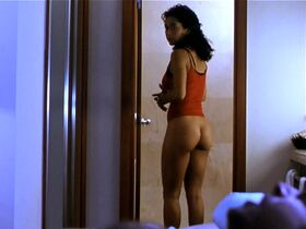 Vicenta N'Dongo nude – Los lobos de Washington (1999)