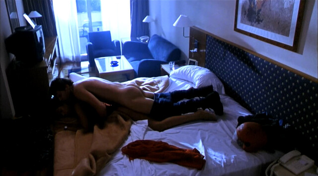 Vicenta N'Dongo nude – Los lobos de Washington (1999)