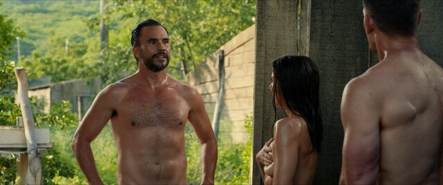 Alison Brie sexy – Freelance (2023)