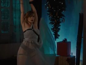 Mara Guil sexy – Isósceles (2022)