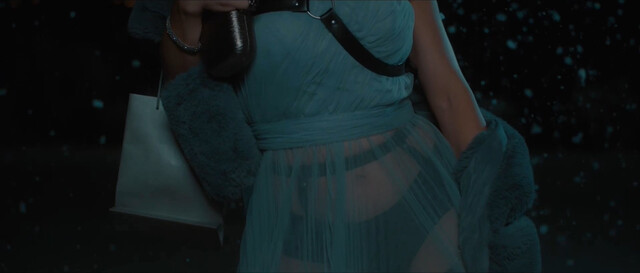 Mara Guil sexy – Isósceles (2022)