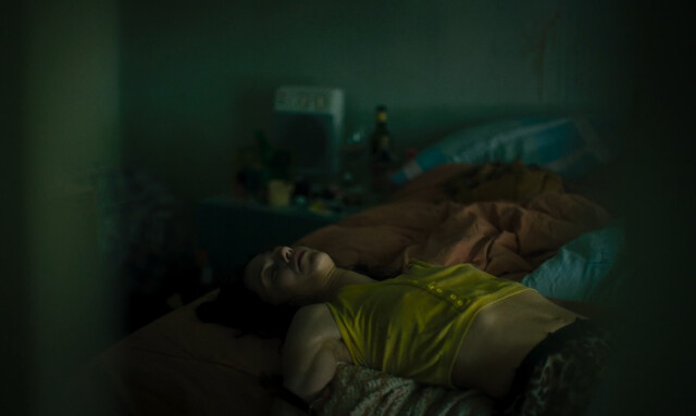 Sarah Spale sexy – Platzspitzbaby (2020)