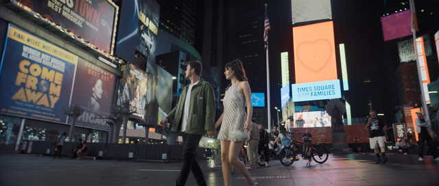 Beren Saat sexy – Last Call for Istanbul (Istanbul Için Son Çagri) (2023)