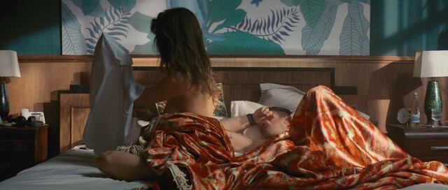 Beren Saat sexy – Last Call for Istanbul (Istanbul Için Son Çagri) (2023)