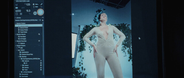 Beren Saat sexy – Last Call for Istanbul (Istanbul Için Son Çagri) (2023)