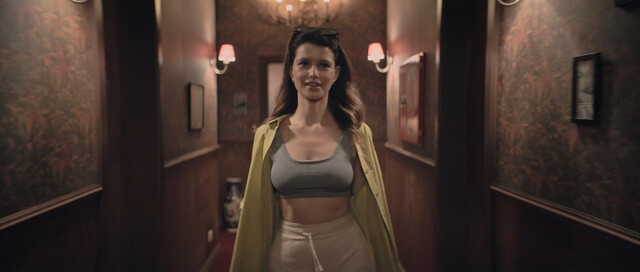 Beren Saat sexy – Last Call for Istanbul (Istanbul Için Son Çagri) (2023)