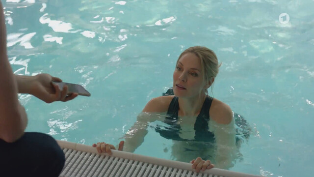 Petra van de Voort sexy – Morden im Norden s08e11 (2021)