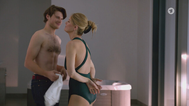 Petra van de Voort sexy – Morden im Norden s08e11 (2021)