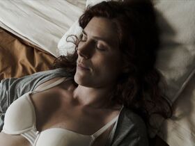 Ángela Villar sexy – Éter (2015)