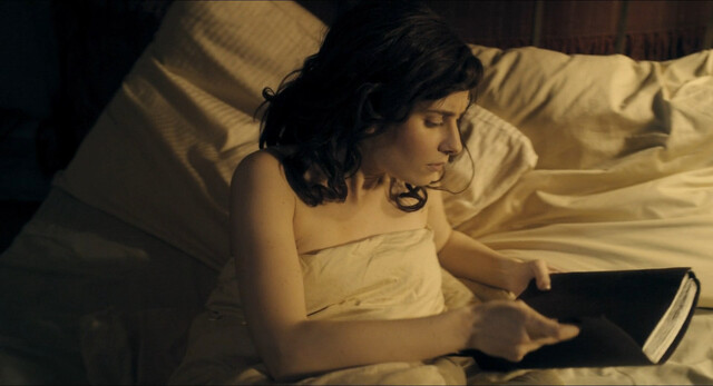 Cornelia Ivancan nude – Der Vampir auf der Couch (2014)